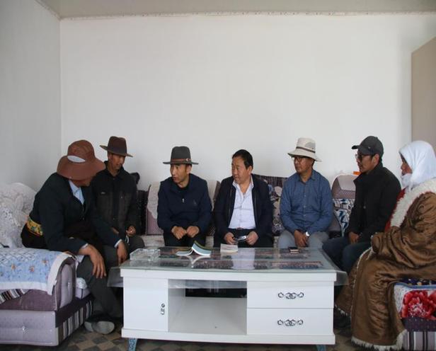 吉尔孟乡人大主席团调研村级集体经济 发展情