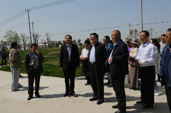 同德县人大组织部分人大代表到江苏盐城考察学