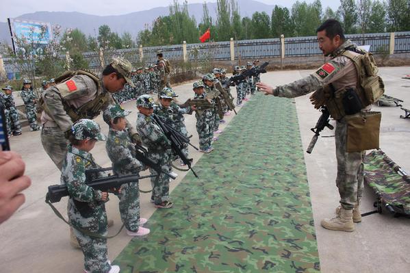 关爱留守儿童 三角洲拓展训练