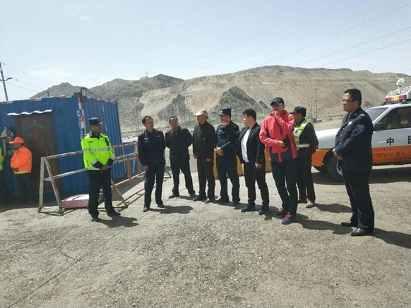 海西高速路政支队联合多部门柳格高速整治绕行