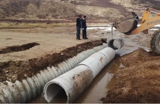 达日县交通运输局全力以赴抢修水毁路段力保通