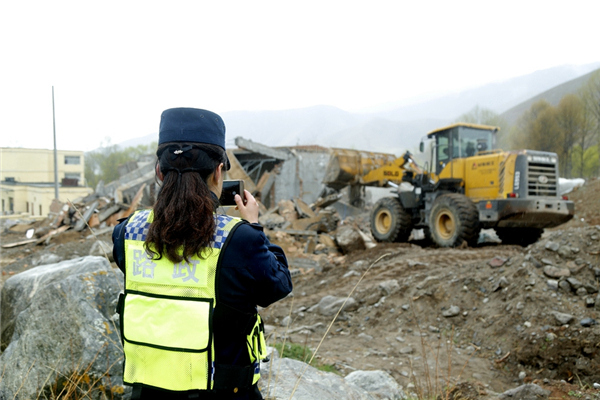 违法建筑被拆除!公路建筑控制区内不得建设永
