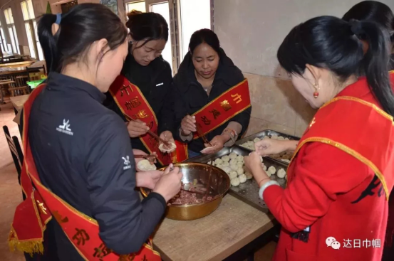 县妇联组织县机关妇委会赴森姜珠牡女子学校 