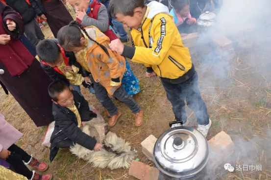县妇联组织县机关妇委会赴森姜珠牡女子学校 