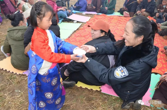 县妇联组织县机关妇委会赴森姜珠牡女子学校 