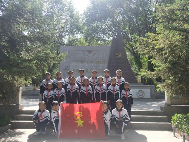 瞻仰革命遗迹 缅怀革命先烈