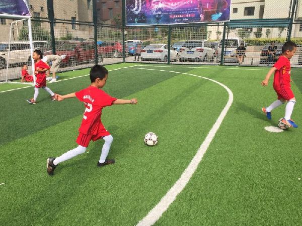 85后小伙的幼儿足球梦