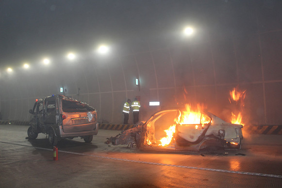 果洛路政支队组织开展德马高速隧道突发事件应