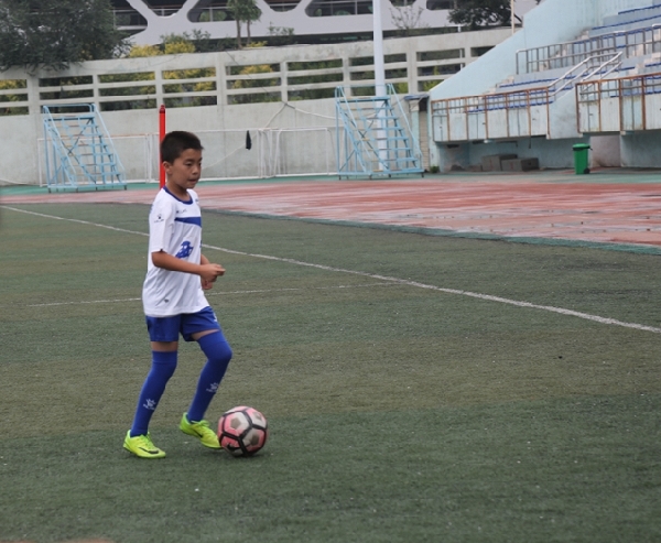 前国家足球队队长张恩华来青与西宁市体育局探