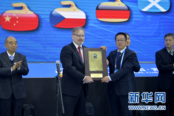 齐聚＂高原第一冰＂ 中国·青海国际冰壶精英赛开赛