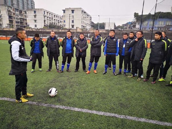 青海省满天星城北营校园足球教练员培训班开班