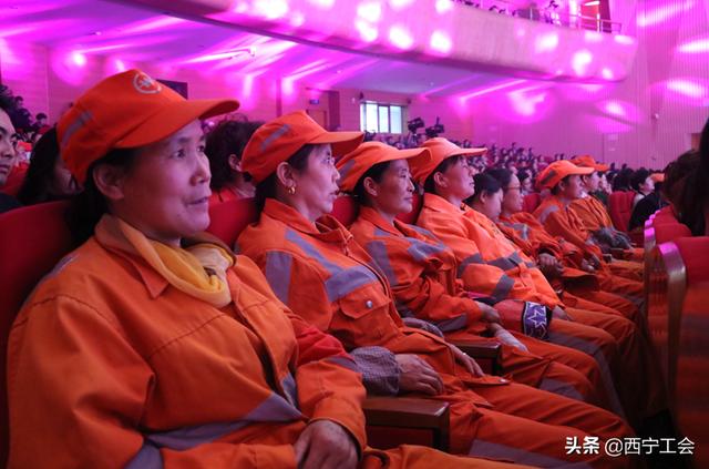 西宁市举办"砥砺奋进七十载劳动铸就中国梦"庆"五一"