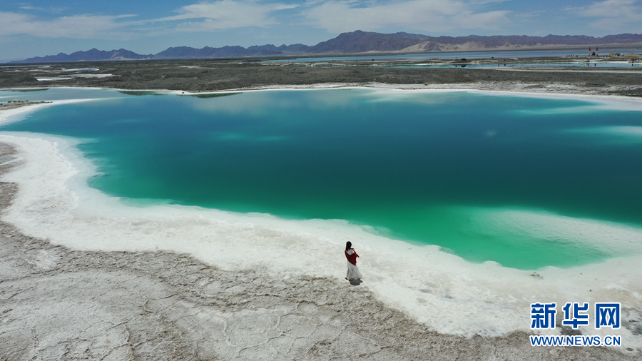 航拍青海翡翠湖 感受秘境之美