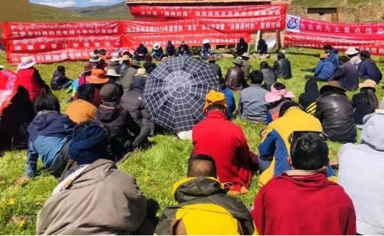 达日县脱贫攻坚政策法规宣讲组下基层(三)