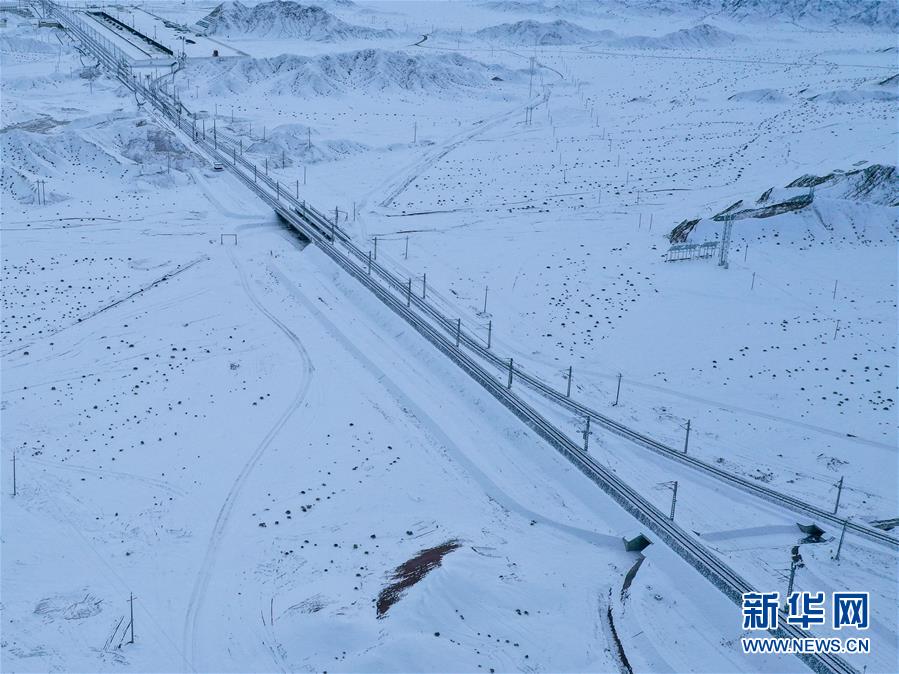 一路风景！敦煌铁路全线开通运营