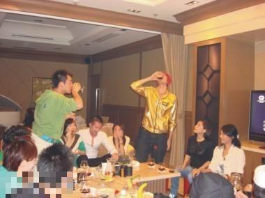 《跑男》兄弟档昔日渊源：郑恺杜江陈赫三人组痞相足