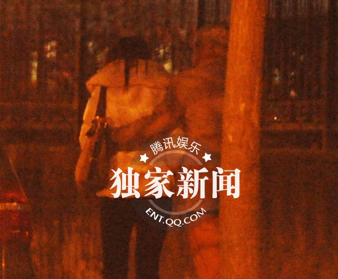 徐峥背妻幽会神秘女图片