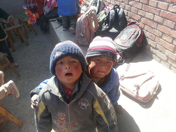 冬日暖阳系列活动 安利志愿者为贫困山区孩子实现新年愿望