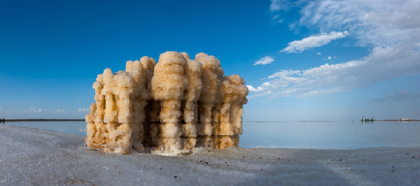察尔汗盐湖(1张)察尔汗盐湖位于青海省格尔木