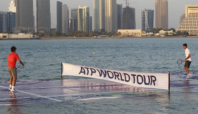 不同寻常的比赛场地 海面打网球月球玩高尔夫