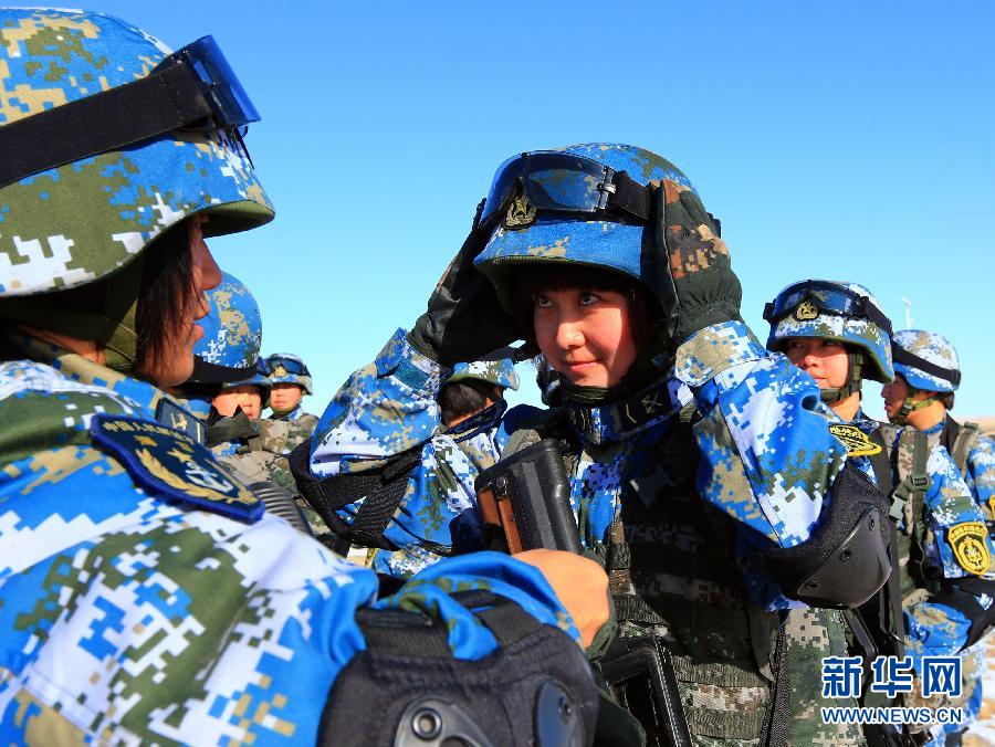 <em>海军</em>女<em>陆战</em>队员亮相塞北寒区练兵场