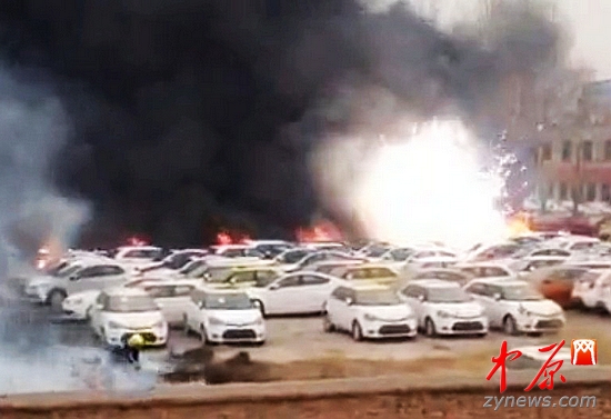 州一名车销售点突发大火 30辆凯迪拉克被烧毁