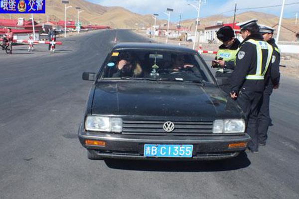 祁连大队:峨堡中队全力确保两会期间道路交通