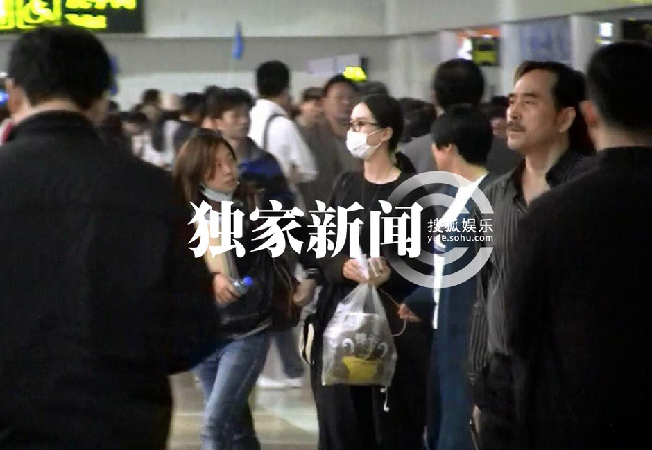 刘诗诗戴口罩回京 拍新剧再恋霍建华(图)