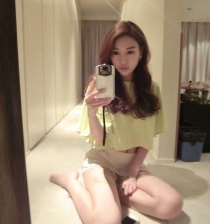 郭<em>美美</em>穿齐臀裙自拍不惧露底 疑有新恋情