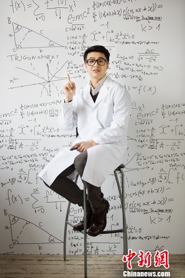 《最强大脑》 科学导师 魏坤琳帅气写真曝光(图