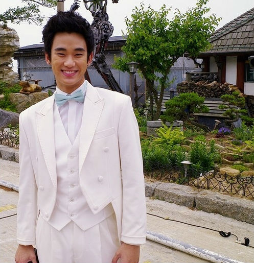 1分钟回顾400年 都教授金秀贤<em>发型大全</em>