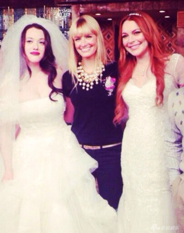 《<em>破产姐妹</em>》Max婚纱梦幻 与林赛罗韩争艳(组
