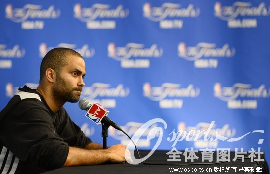 组图:马刺备战NBA总决赛 邓肯帕克出席新闻发布会