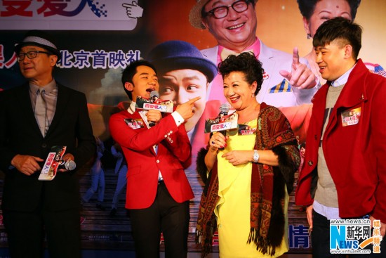 王祖蓝愚人节上演百变大情咖首映 向薛家燕撒