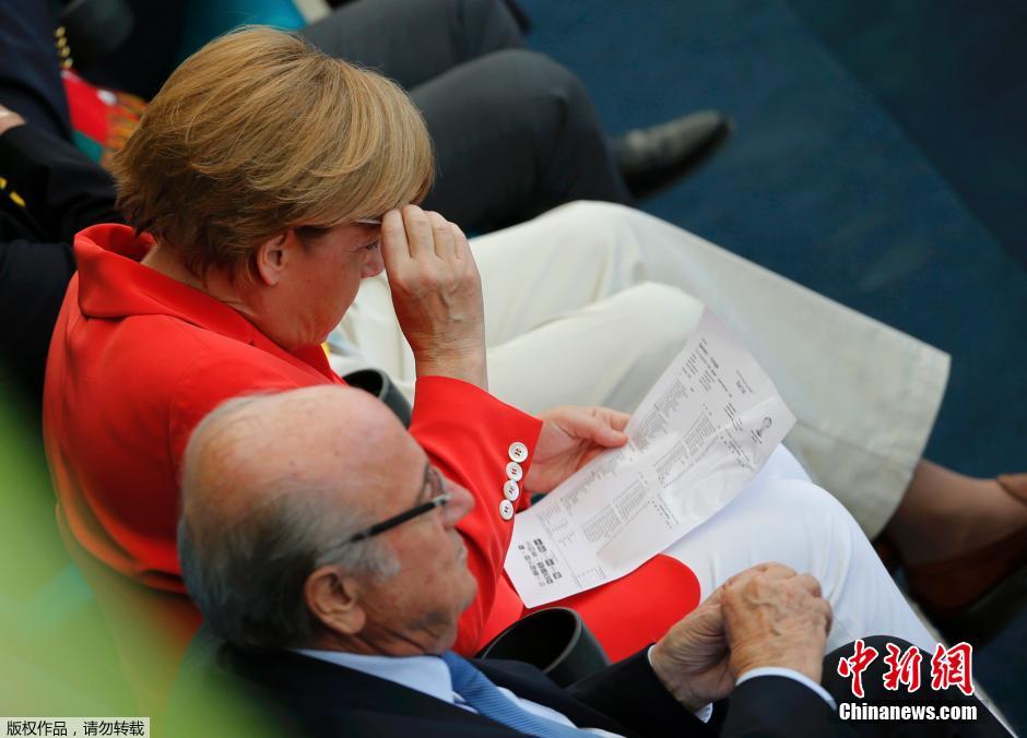 德国队大胜葡萄牙 穆勒上演帽子戏法佩佩染红