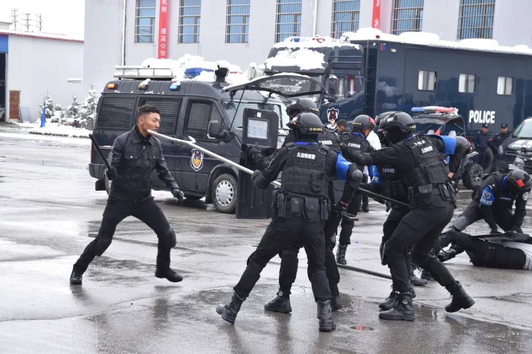 果洛州公安机关第二届特巡警实战大练兵技能大比武开幕