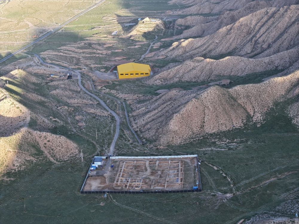 青海都蘭熱水墓群發現目前陵園規模最大墓葬