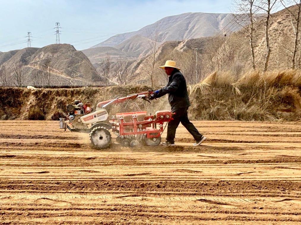 春耕新鲜事｜农机如何爬坡上山？——高原加快小型农机推广服务春耕见闻