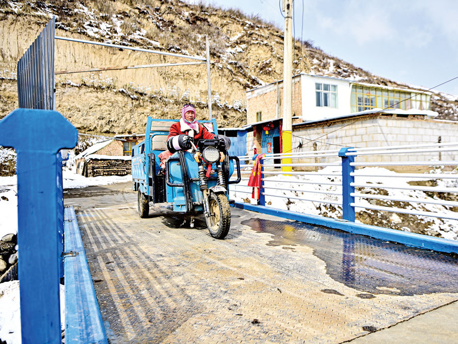 关键“小桥”关联民心“大事”——青海“我家门前那座桥”专项民生工程建设便民桥梁，解决农牧区“蹚水过河、绕路出行”历史难题