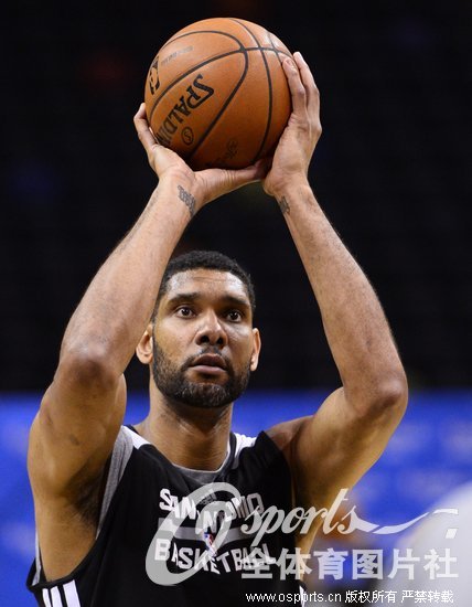 组图:马刺备战NBA总决赛 邓肯帕克出席新闻发