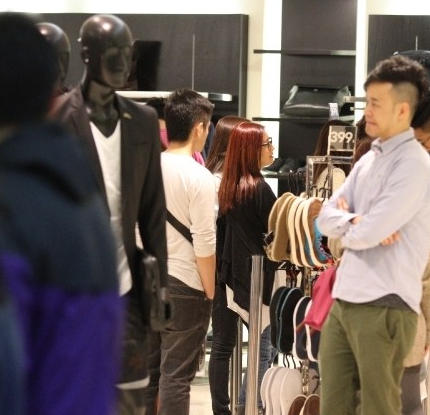 艳星李丽珍16岁女儿近照曝光 美貌难继承