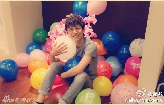 谢娜为何炅准备40岁生日派对 张杰沈凌吹气球