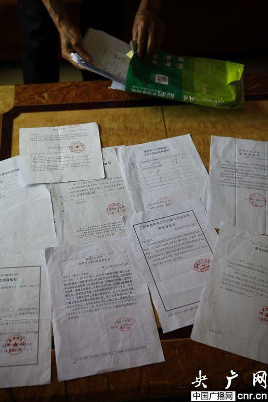 广东村干部受贿后拎12万赃款自首 5个月未果