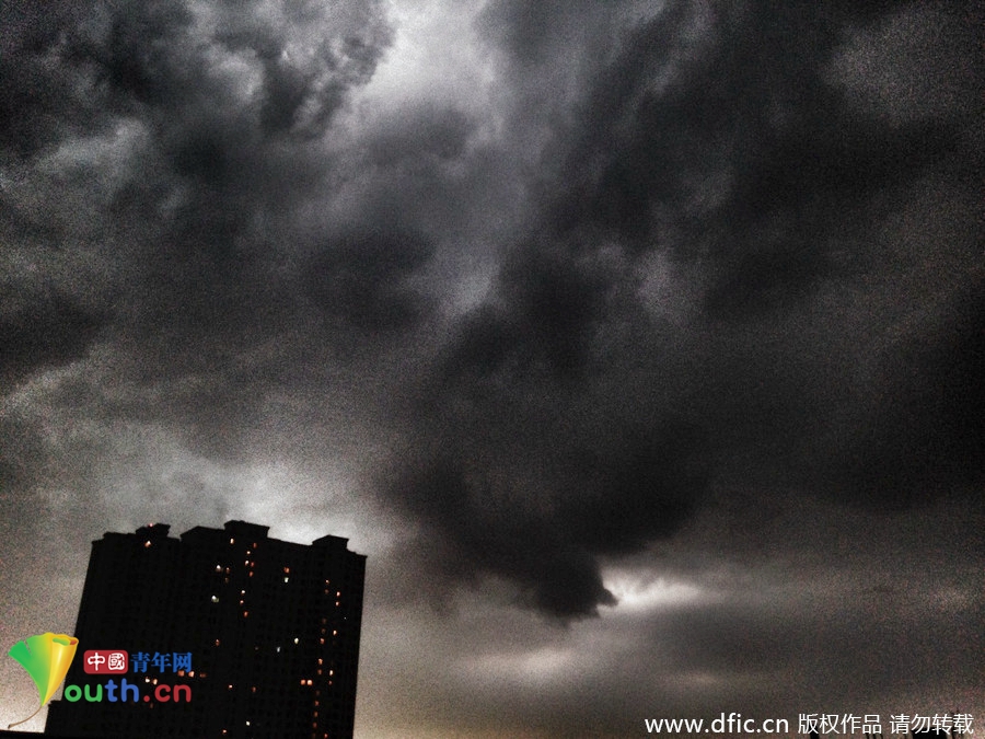 “娜基莉”来势汹汹 恐怖乌云笼罩各地