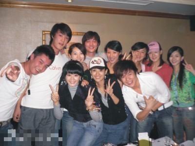 《跑男》兄弟档昔日渊源：郑恺杜江陈赫三人组痞相足