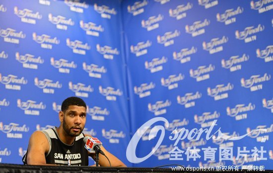 组图:马刺备战NBA总决赛 邓肯帕克出席新闻发