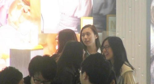 艳星李丽珍16岁女儿近照曝光 美貌难继承