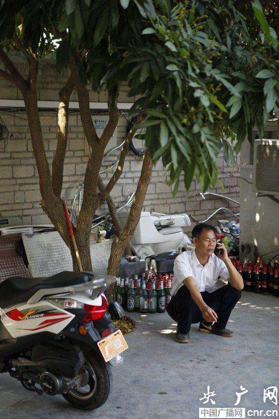 广东村干部受贿后拎12万赃款自首 5个月未果