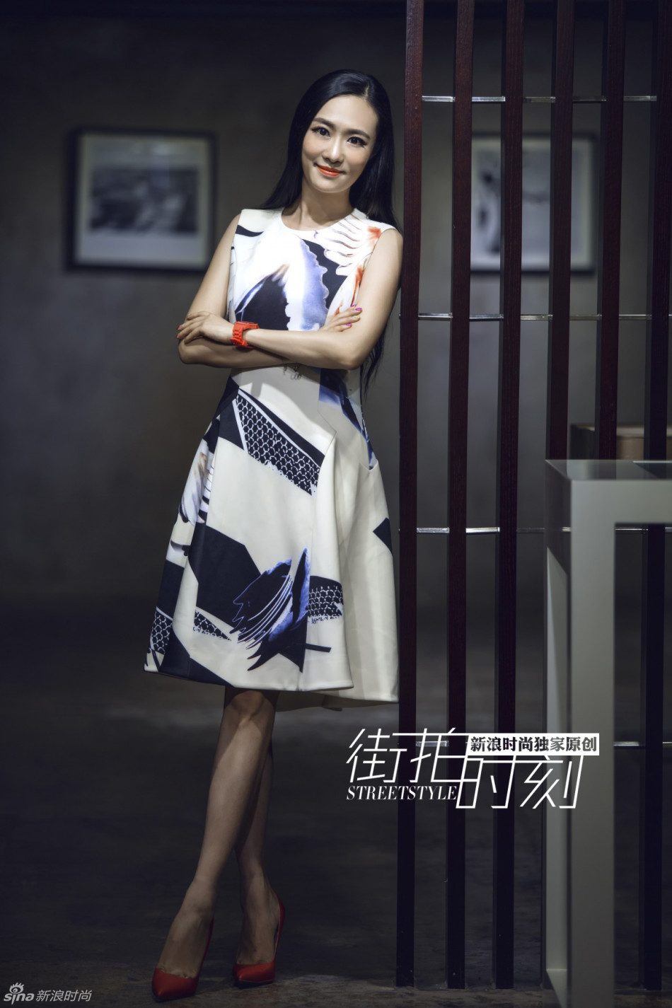 街拍时刻! 世界杯女主播王梁回归邻家女生(组图