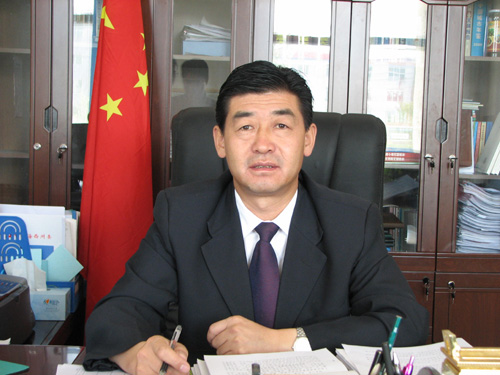 都兰县委书记张纪元